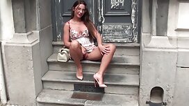 彼は光沢があり、セクシーだったし、彼女は ...