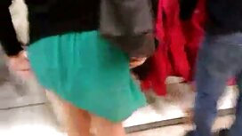 セクシーな明るい白いトップと四 女の子  ...